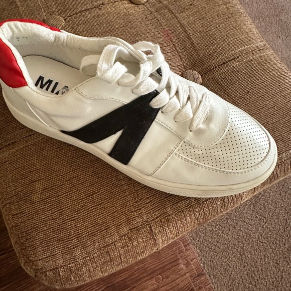 MIA Italia Low Top Sneaker - Picture 4 of 4